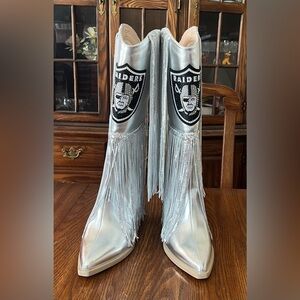 Las Vegas Raiders Cuce Silver Fringe Boots w/ Sequin Detail - Women Size 6 - NEW